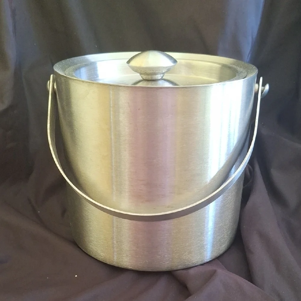 Stainless Steel Ice Bucket with Lid ,Chrome